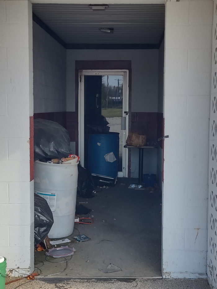 Johhnys Skate Center (Johnnys Bandstand, Johnnys Entertainment) - Photo From Richard Liebermann On Facebook (newer photo)